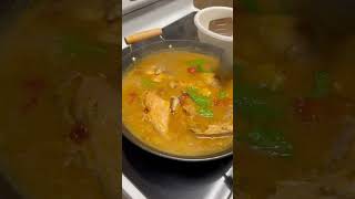 Listo este caldo fricasé de tostón 🥱 con pollo food foodie foodblogger cooking comida reels [upl. by Zanas397]