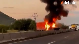 ¡ARDE AGUASCALIENTES Registran narcobloqueos en carretera a Zacatecas tras detención de criminales [upl. by Hook911]