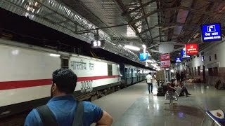 12591 Rapti Sagar Express Arrives At Bhopal [upl. by Broderic391]