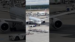 Qatar Airways 🇶🇦 Boeing 7879 pushback [upl. by Sadoc96]