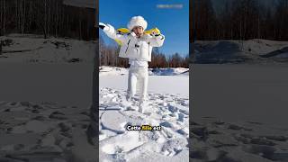 cette femme construit un camp de pêche dans la neige ❤️ [upl. by Lekram]