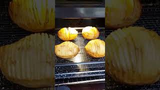 How to make hasselbackpotatoes with garlic Get crispypotatoes in the Pep crisper oven tray [upl. by Mckee]