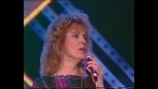 Connie Smith  I Never Once Stopped Loving You Wembley Country Music Festival 1986 [upl. by Eeimaj]