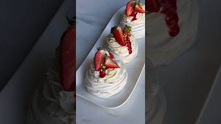 PAVLOVA 🍓🔥 recette shorts miam [upl. by Imoin]