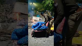 सर्दरात बिना बिस्तर एक माँ नन्हा बेबी कोई ऐसे कैसे सो सकता हैँ😥🫂mom cutebaby humanity motivation [upl. by Sirromaj]