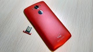 Replacing the Motorola Droid Turbos SIM card [upl. by Samuel387]