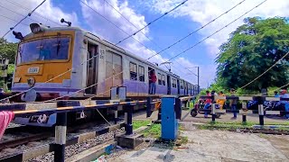 LC Rail gate crossing video  12 coaches HowrahKatwa Local Train [upl. by Aed]