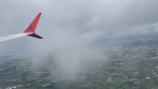 Akasa Air B737 MAX 800200 Landing Hyderabad Contrails low level [upl. by Voe749]