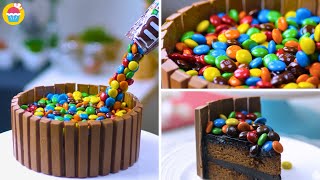 DeliWow  Tarta de chocolate MampM y KITKAT  Recetas creativas para postres [upl. by Anneres]