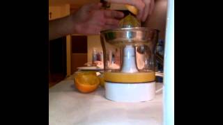 Wyciskacz do cytrusów Kenwood JE290 Citrus juice pressing appliance [upl. by Weisbart]