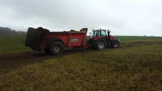 Épandage de fumier avec un Massey Ferguson 7616 [upl. by Meredithe500]