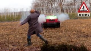 Feuerwerk explodiert im Auto [upl. by Whitelaw273]