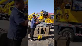 See how the driver changes the magnification 8ton truck crane 30meter arm length 136 horsepower [upl. by Pirbhai237]