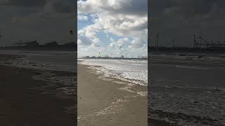 Lekkere strandwandeling hoekvanholland golven wind wolken zee strand surfen [upl. by Kinson]