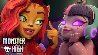 Toralei Mind Controls Monster High Students With a Song  Monster High [upl. by Aivin]