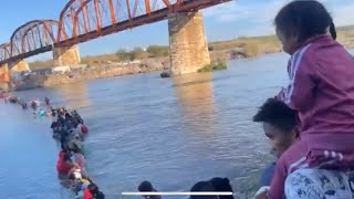 MÁS DE 500 migrantes CRUZAN EL RIO BRAVO POR PIEDRAS NEGRAS [upl. by Nomra]