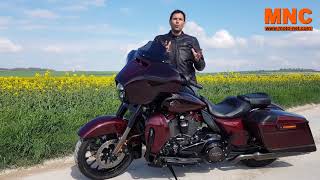 Essai HarleyDavidson CVO Street Glide 117  Custom Vraiment Ostentatoire [upl. by Ofella]