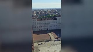 Tour de France tra un mese il passaggio in Piemonte Una grande bici gialla appare in piazza C [upl. by Doubler]