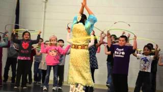 Hoop dancer performs in Sioux City [upl. by Hpesoj]