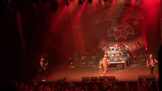 Five Finger Death Punch break up 013 Tilburg 12062017 fight between Jason and Ivan [upl. by Nirrat]