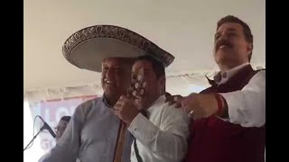 AMLO canta con mariachi “México lindo y queridoquot [upl. by Alfonzo]