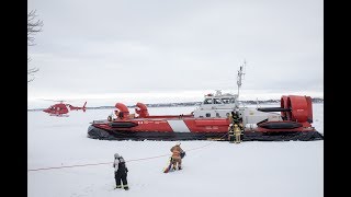 SainteAnnedelaPérade trois personnes sauvées en train de dériver sur le fleuve [upl. by Ahsekyt997]