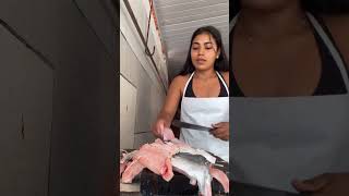 Tirando filé do peixe dourada peixaria [upl. by Carlyle952]