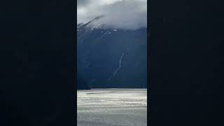 ¿Hay algo más bello que un barco navegando por los Fiordos Noruegos belleza barcos kruceros [upl. by Joyann]