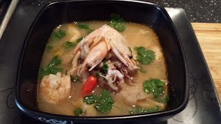 Tajska kwasnoostra zupa z krewetkami Tom Yum Goong ต้มยำกุ้ง by AndyampFa [upl. by Northey]