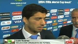 Luis Suárez responde a mordida ante Italia [upl. by Celinda660]