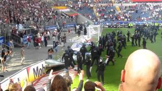 Eintracht Frankfurt  1 FC Köln 752011 Angriff von Polizei auf die Fans Randale [upl. by Calypso]