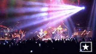 Angra e Sepultura tocam quotImmigrant Songquot do Led Zeppelin em São Paulo  1114  Radar Showlivre [upl. by Ytsim307]