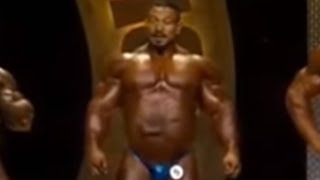 Roelly Winklaar Horrible Cramp at Arnold Classic 2019 [upl. by Eiramnerual]