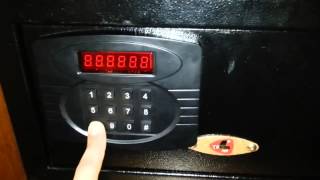 Как взломать сейф в отеле изменение пароля How to crack the safe in the hotel change password [upl. by Dedrick]