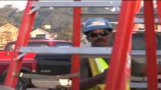 Ladder Safety Spanish [upl. by Ainigriv]