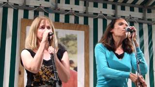 Plinn ton double  par Oona et Kristin  fest noz Carnac 24082013 [upl. by Rudin]