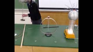 demo Van de Graaf electroscope and charging by induction and conduction [upl. by Erbe]