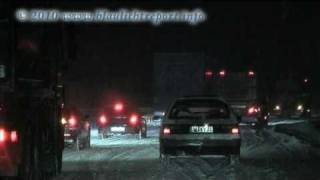 Verkehrschaos durch Schnee auf A4 Krombacher Höhe  wwwblaulichtreportinfo [upl. by Luaped61]