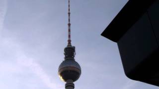 Der Fernsehturm am Alexanderplatz in Berlin [upl. by Amii]