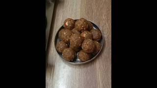 मेथी न भिजवता अजिबात कडू न होणारे पटकन बनणारे मेथीचे लाडू methi ladoo recipe food [upl. by Burnley509]