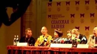 Mireille Mathieu sings in Chinese in Moscow Mo li Hua [upl. by Naahsar]