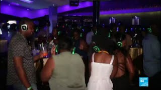 Ouganda  à Kampala le boom des discothèques silencieuses [upl. by Ripp]