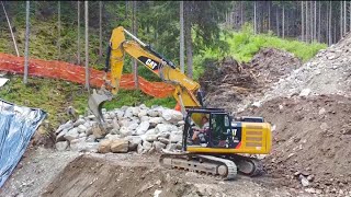 CATERPILLAR 323E  NEW HOLLAND E245C  scavo di fondazione [upl. by Hube]