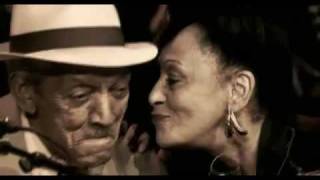 Buena Vista Social Club  Compay Segundo amp Omara Portuondo  Veinte Años  BG subs  превод [upl. by Cirred]