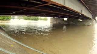 Hochwasser  Flooding in LinzAustria 362013 Full HD  Bridge closedAutobahnbrücke [upl. by Irfan]