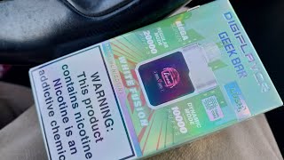 White Fusion by Geek Bar  DigiFlavor  Rechargeable Disposable Device Vape Review [upl. by Ark]