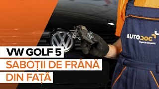 Cum se schimba placutele de frana din față pe VW GOLF 5 TUTORIAL  AUTODOC [upl. by Lrub]