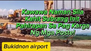 trabahante sa airport Bukidnonkawawa kahit subrang init pahirapan sa pag karga ng poste [upl. by Alimac]