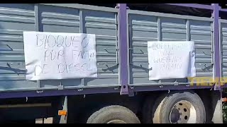 Carretera MonteroGuabirá bloqueada por transporte pesado [upl. by Dulcie867]