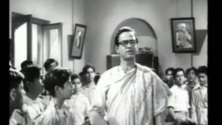 Is Desh Ko Rakhna Mere Bacho Sambhal Ke  Jagriti 1954 [upl. by Nerdna]